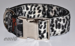 Fellhalsband snowleopard